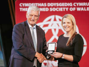 Dr Laura Richardson receiving her Dillwyn Medal from Professor Hywel Thomas.