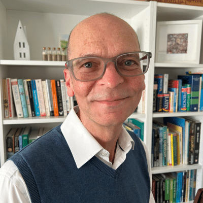 Simon Creer headshot