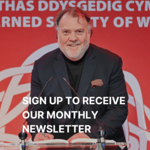 Sir Bryn Terfel signing the LSW's roll.